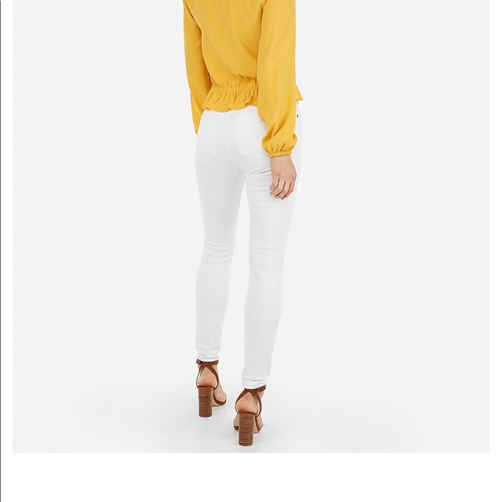 Express Keyhole Peplum Top - Picture 2 of 5